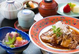 魚の煮付けと刺身御膳